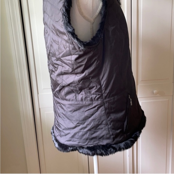 COLDWATER CREEK BLACK FUR LINED VEST IN SIZE XL - Picture 6 of 7